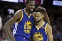 开云体育中国-德国男篮碾压勇士B队，杜兰特三分雨点燃全场的简单介绍