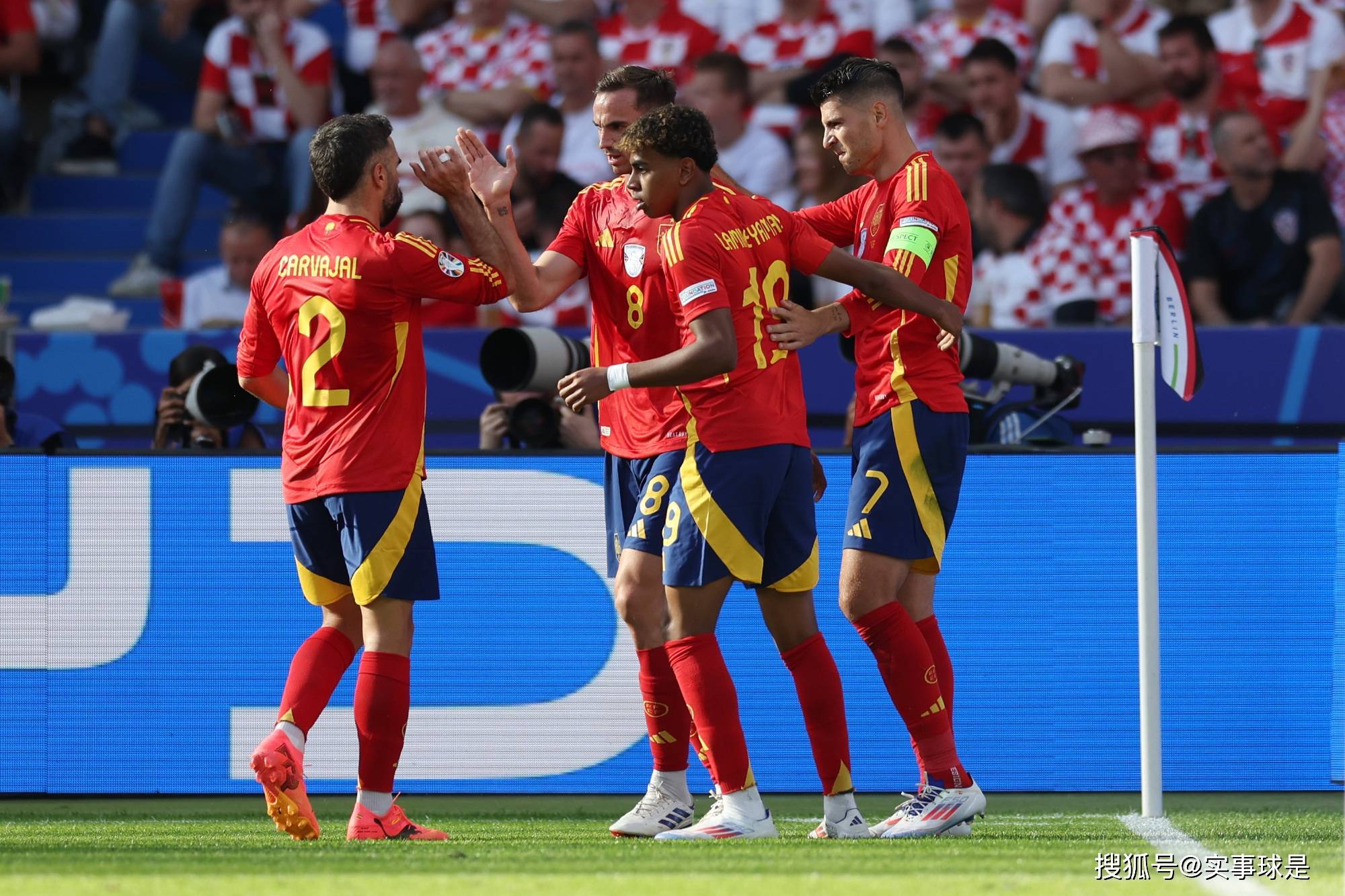 意大利队表现出色,将晋级欧洲杯四强 意大利队表现出色,将晋级欧洲杯四强