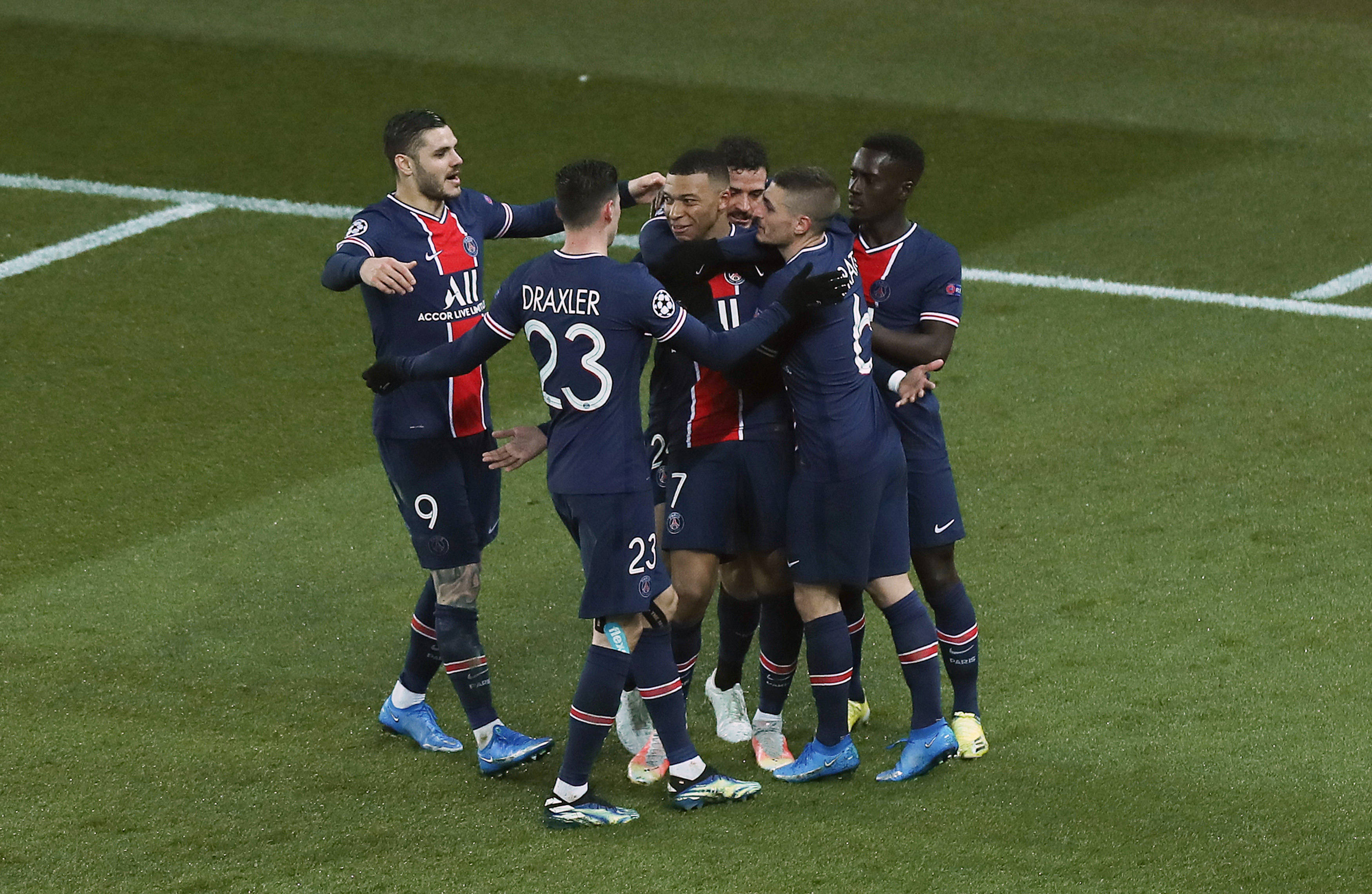 欧洲联赛16强战拉开序幕,战况激烈 欧洲联赛16强战拉开序幕,战况激烈