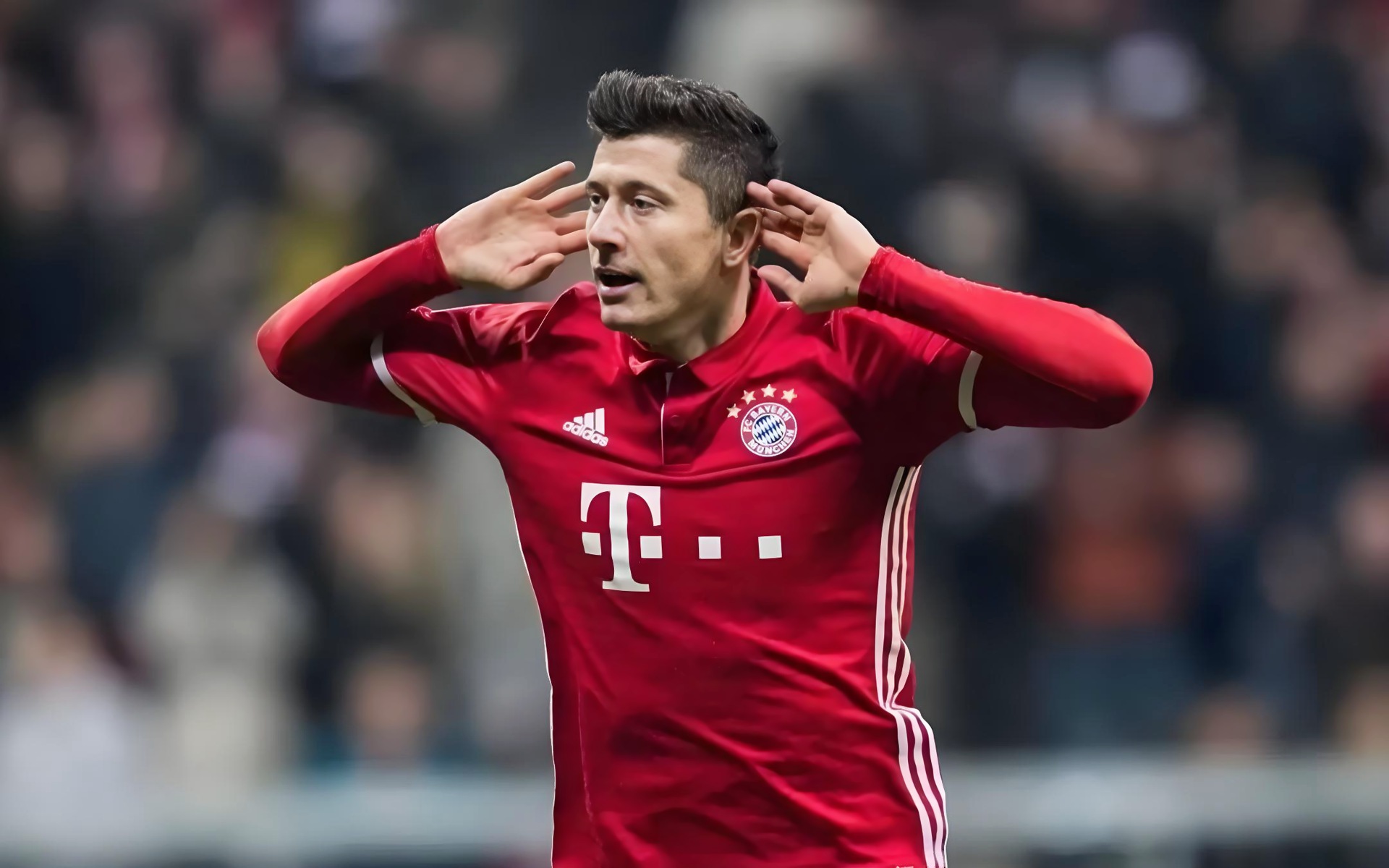 包含法国翻盘里昂，莱万完成帽子戏法的词条