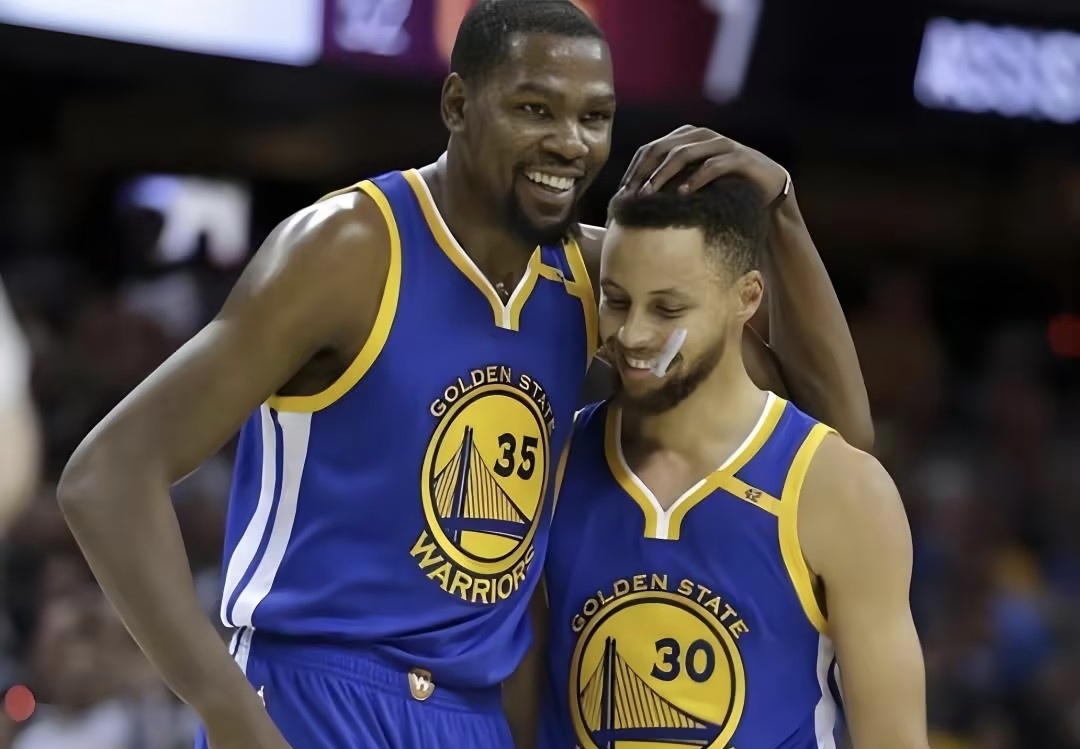 德国男篮碾压勇士B队，杜兰特三分雨点燃全场的简单介绍